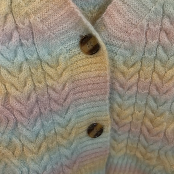 Pastel Rainbow Sweater  🌈 - Picture 5 of 7